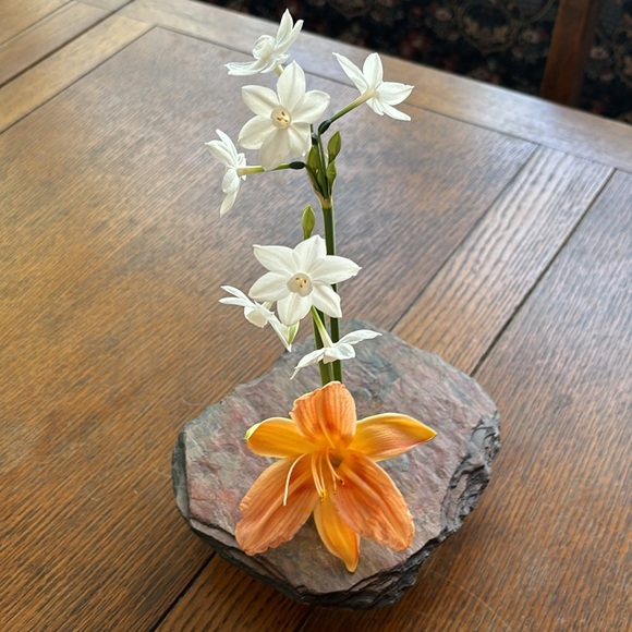 NWT!🪷NATURAL SLATE IKEBANA FLOWER VASE - Picture 7 of 7